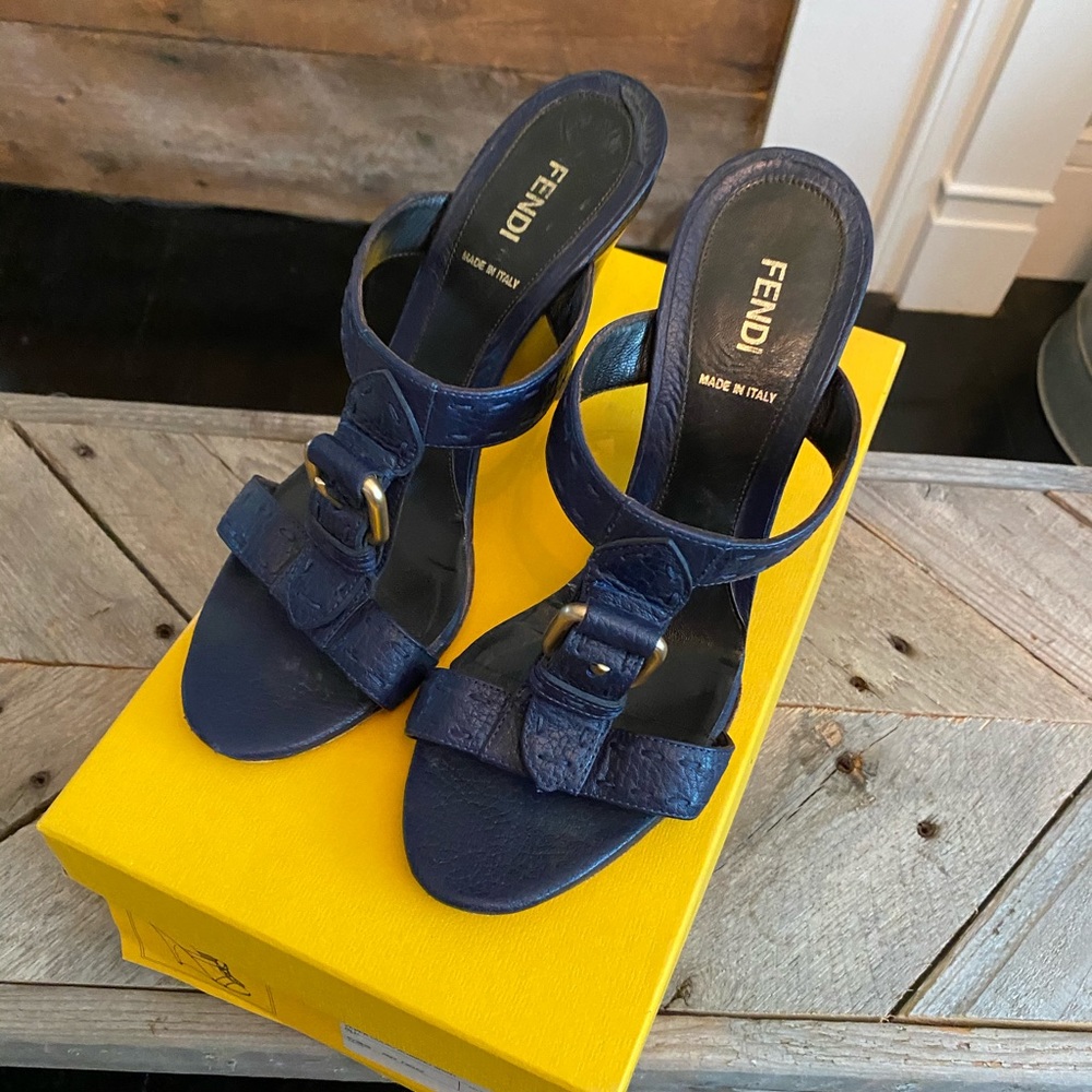 EUC Fendi navy wedge 38.5